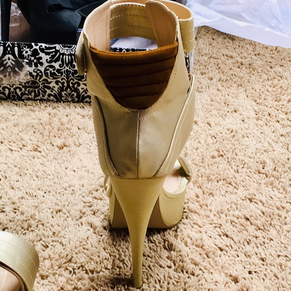 𝐁𝐮𝐦𝐩𝐞𝐫 𝐏𝐥𝐭𝐟𝐦 𝐒𝐭𝐢𝐥𝐞𝐭𝐭𝐨 𝐏𝐮𝐦𝐩 - Picture 3 of 5